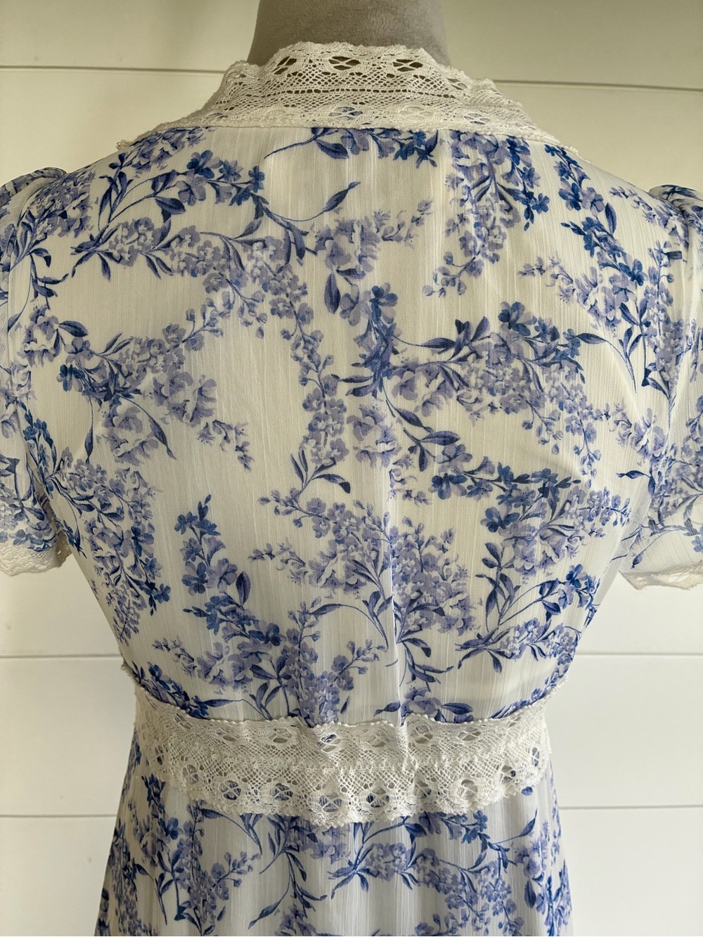 Taylor White and Light Blue Floral Lace-Trim Maxi Dress Sz 2 - Picture 8 of 10